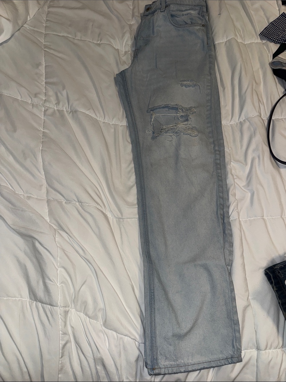 H&M Light Blue Straight women Jeans with Distressed Knees
